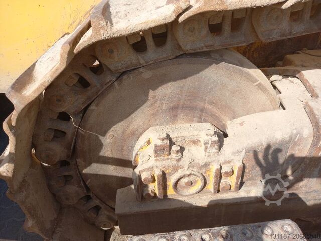 整平机 Komatsu D155A-6R (4 pcs available in Abu Dhabi)