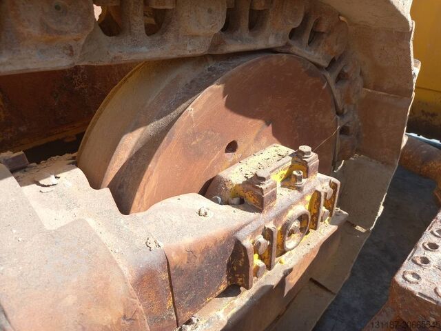 整平机 Komatsu D155A-6R (4 pcs available in Abu Dhabi)