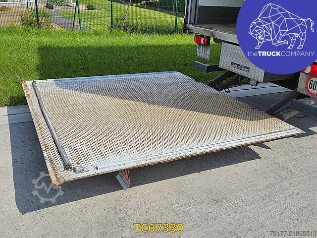 Chiếc vali Iveco EuroCargo 140 E22
