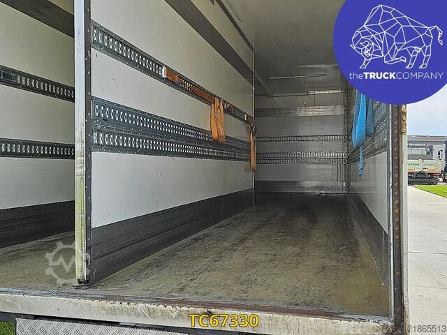 Chiếc vali Iveco EuroCargo 140 E22