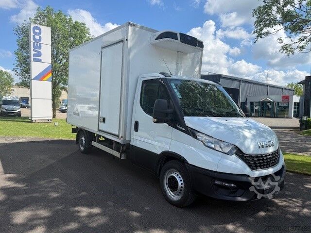 Лекотоварен камион с хладилен и фризерно отделение Iveco Daily 35