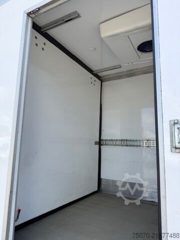Лекотоварен камион с хладилен и фризерно отделение Iveco Daily 35