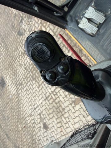 ホイール式油圧ショベル LIEBHERR A914 Compact / 2017 BJ / 9.979 H / OilQuick