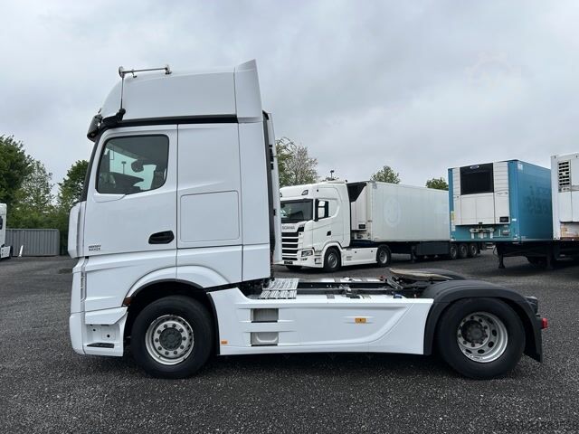 Standard SZM Mercedes Benz 1851 LS Actros Gigaspace