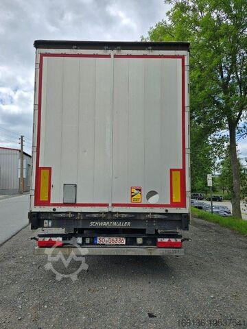 סמי טריילר עם משטח שטוח וברזנט Schwarzmüller SDS 350 Gardine