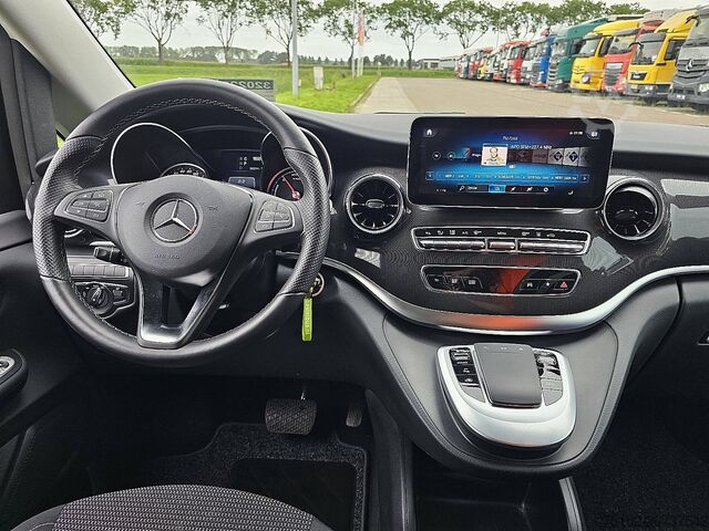 Passenger transportation MERCEDES-BENZ EQV 300 L3 XL 8-Pers Mbux