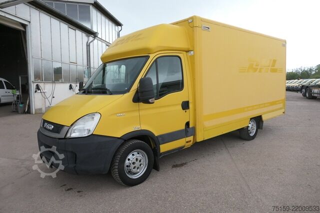 Vrachtwagen met bakwagen iveco Daily 35 S11 C30C AUTOMATIK KAMERA MAXI Regale DURCHGANG
