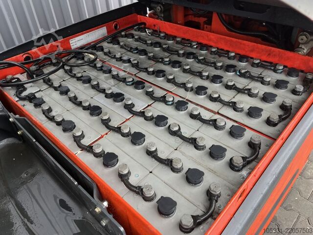 Stivuitor electric cu 4 roți Linde E25L-01