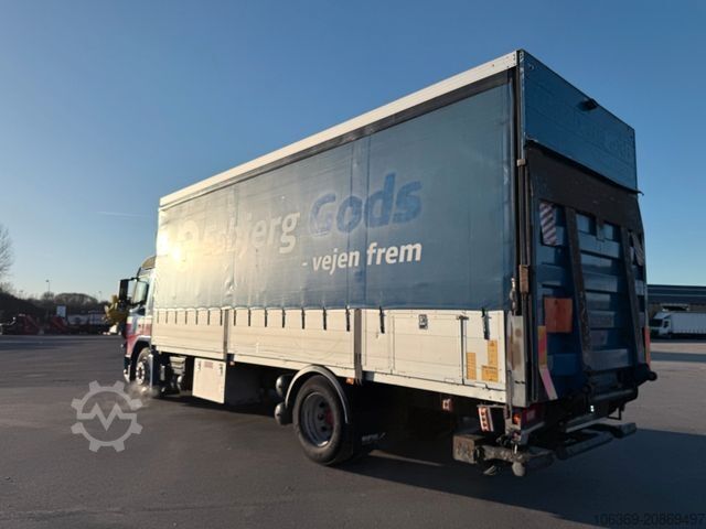 LKW mit Pritsche & Plane VOLVO FM 330 4x2 7,7 m Curtainsider and Taillift