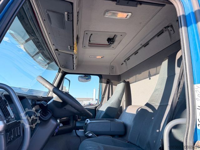 LKW mit Pritsche & Plane VOLVO FM 330 4x2 7,7 m Curtainsider and Taillift