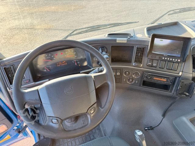 LKW mit Pritsche & Plane VOLVO FM 330 4x2 7,7 m Curtainsider and Taillift