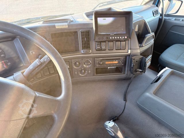 LKW mit Pritsche & Plane VOLVO FM 330 4x2 7,7 m Curtainsider and Taillift