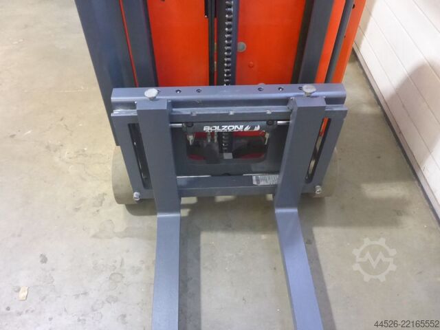 Stivuitor electric cu 3 roți Linde E10
