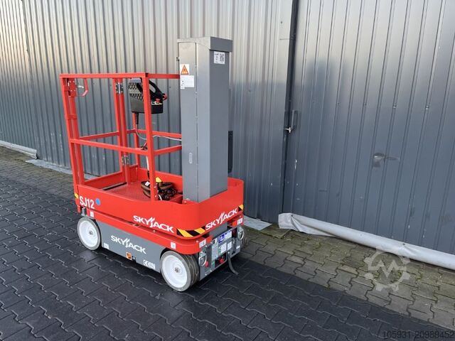 Vertikalni lift Skyjack SJ12