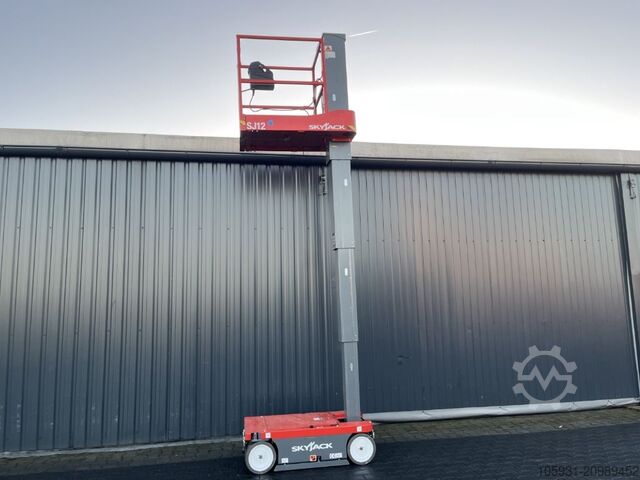 Vertikalni lift Skyjack SJ12