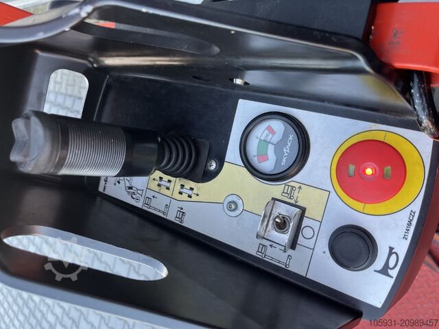 Vertikalni lift Skyjack SJ12