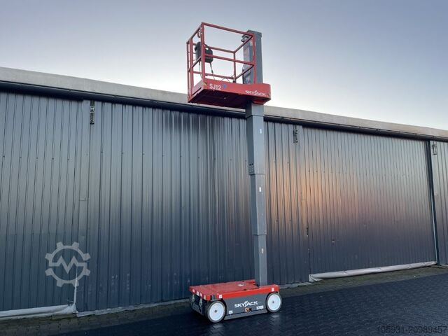 Vertikalni lift Skyjack SJ12