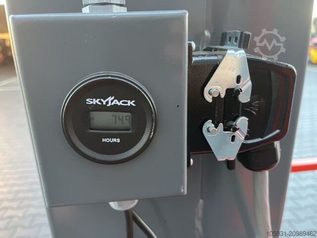 Vertikalni lift Skyjack SJ12