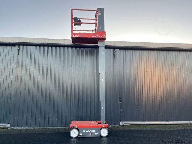 Vertikalni lift Skyjack SJ12
