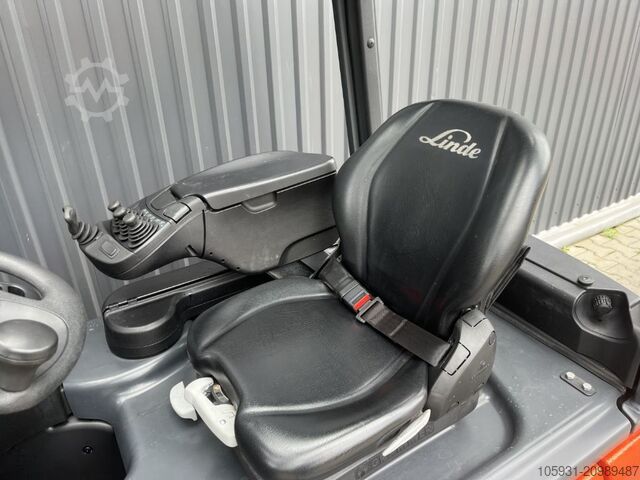 รถโฟล์คลิฟท์ไฟฟ้า 4 ล้อ Linde E16P-02