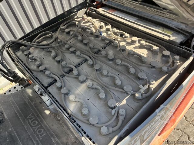 รถยกไฟฟ้า 3 ล้อ Toyota 8FBEK16T