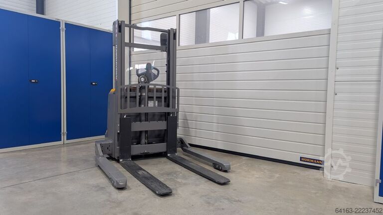 High Lift stacker Jungheinrich EJC 212b neuwertig