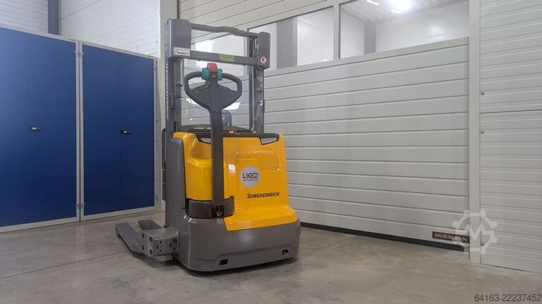 High Lift stacker Jungheinrich EJC 212b neuwertig