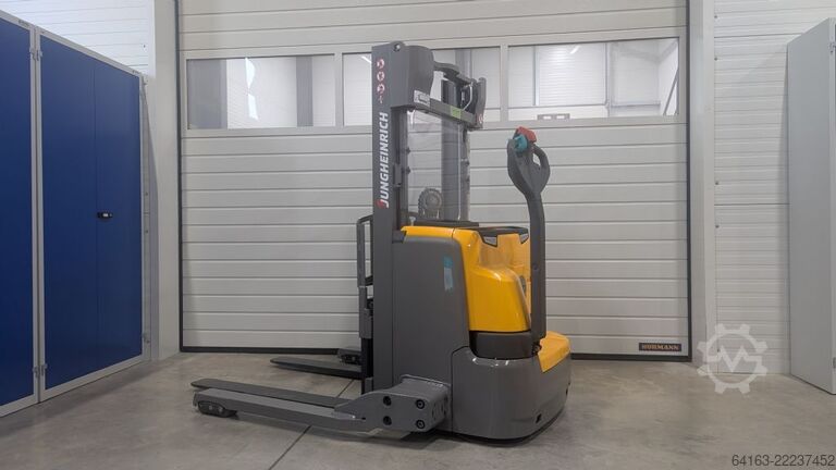 High Lift stacker Jungheinrich EJC 212b neuwertig