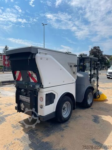 Véhicule utilitaire public Hako Citymaster 1650 4x4 Kehrmasch.+Winterdie