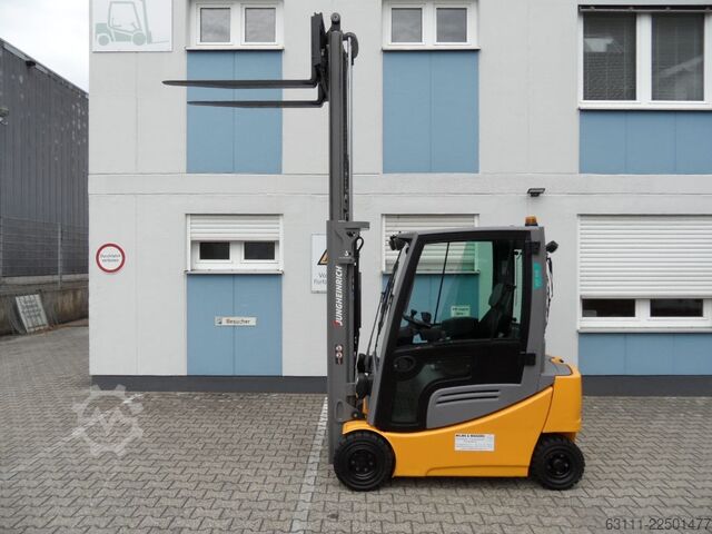 Elektrische vorkheftruck met 4 wielen Jungheinrich EFG 320 - Kabine mit Heizung - Freihub
