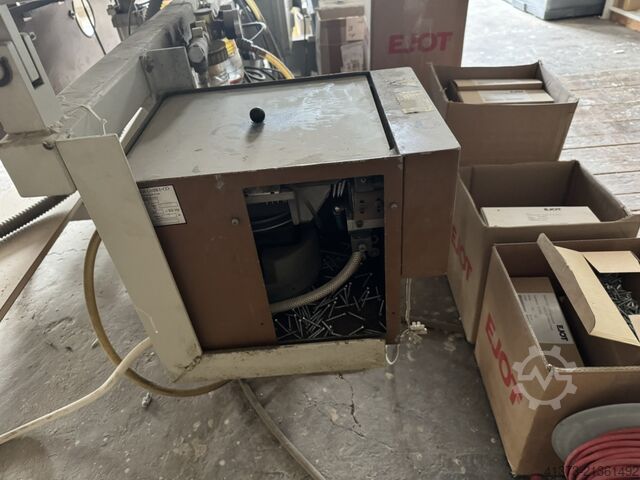 مركز تجميع إطارات النوافذ STRIFFLER Beschlagtisch mit Regal