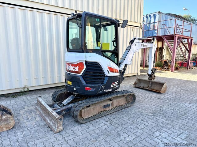 Міні-екскаватор BOBCAT E26 / 2021 BJ / 2 x Löffel / 1.665 H