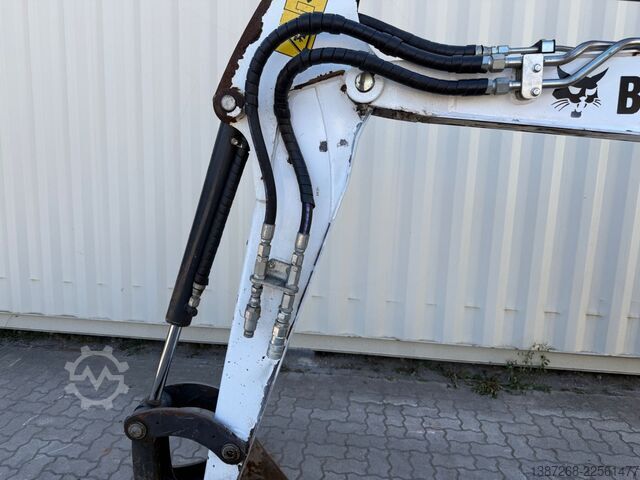 Міні-екскаватор BOBCAT E26 / 2021 BJ / 2 x Löffel / 1.665 H