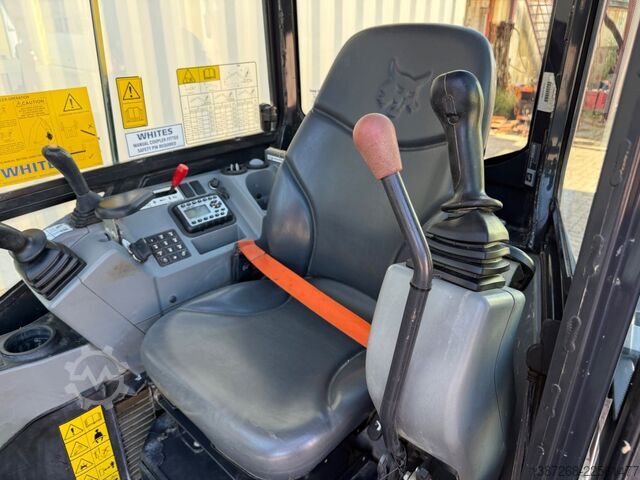 Міні-екскаватор BOBCAT E26 / 2021 BJ / 2 x Löffel / 1.665 H