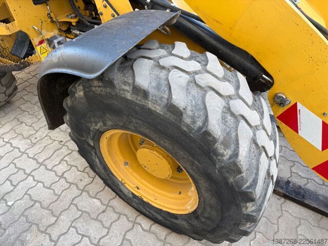 Колісний навантажувач CATERPILLAR 908M / 2015 BJ / 7.656 H / Schaufel + Gabel