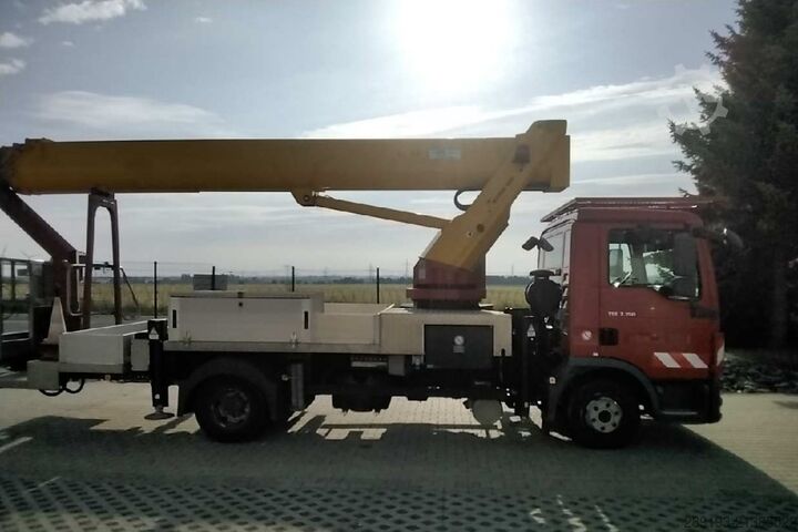 במת עבודה המותקנת על משאית Ruthmann T 330 MAN Diesel 33,00 m