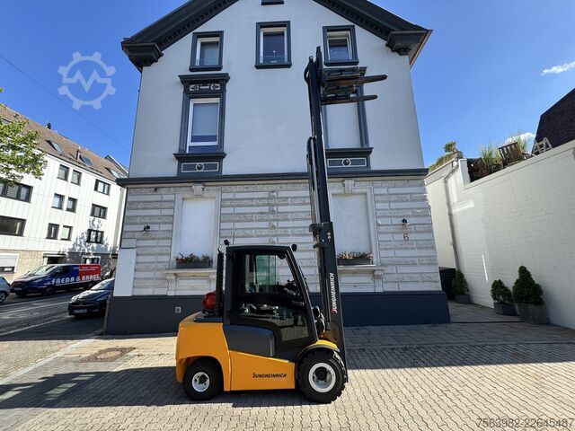 Carretilla elevadora de 4 ruedas Jungheinrich TFG 430