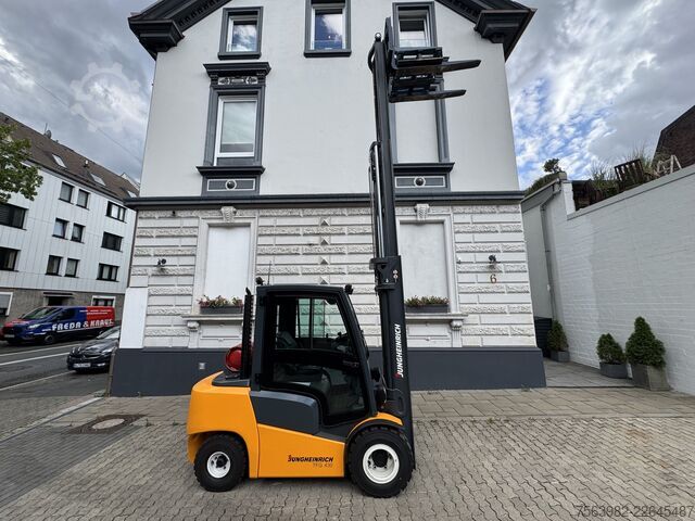 Carretilla elevadora de 4 ruedas Jungheinrich TFG 430