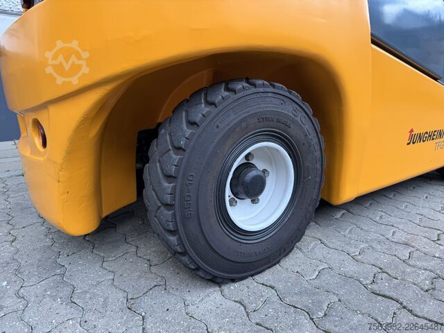 Carretilla elevadora de 4 ruedas Jungheinrich TFG 430