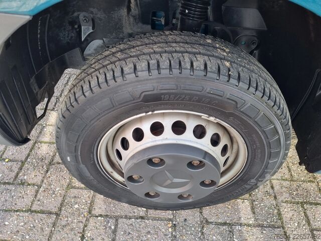 Platform memuatkan Mercedes-Benz Sprinter 516 CDI Open laadbak 4.26m GVW 5000kg ...