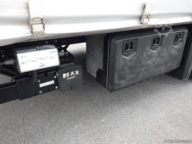 फ्लैटबेड ट्रक टार्प के साथ MERCEDES-BENZ 1833 LnR L-Fhs./Pritsche 7,35m/LBW 2to/Vollluftg