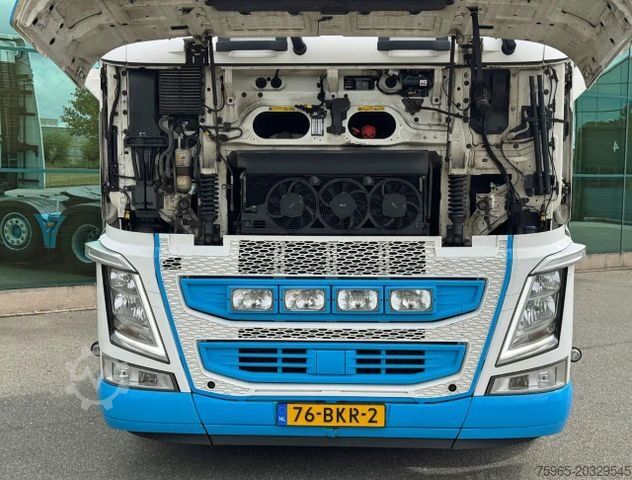 Standard tractor unit VOLVO FH 500 6X2 XL 2x TANKS (950 LITERS) I-PARC COOL
