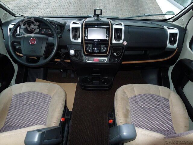 Xe tải nhẹ Carthago C-Tourer Teilintegriert 2,3 150