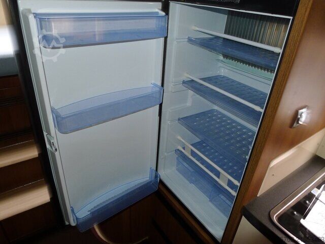 Xe tải nhẹ Carthago C-Tourer Teilintegriert 2,3 150