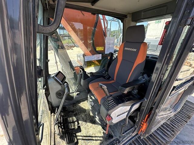 Excavateur sur chenilles Doosan DX340LC-5