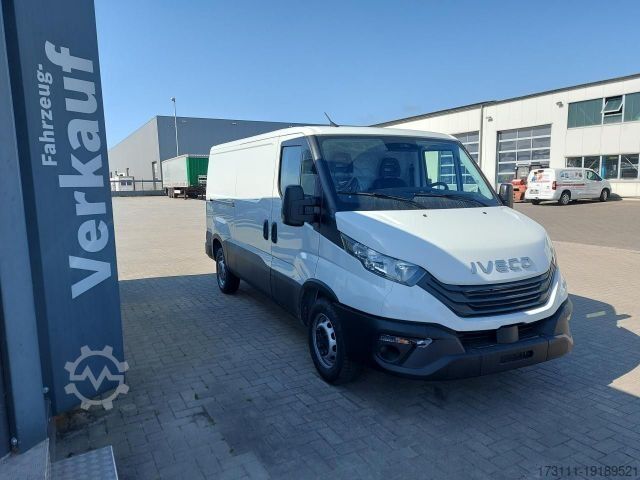 ऊंची छत वाली वैन IVECO Daily 35S14V / H1 Flachdach / AHK / Kamera