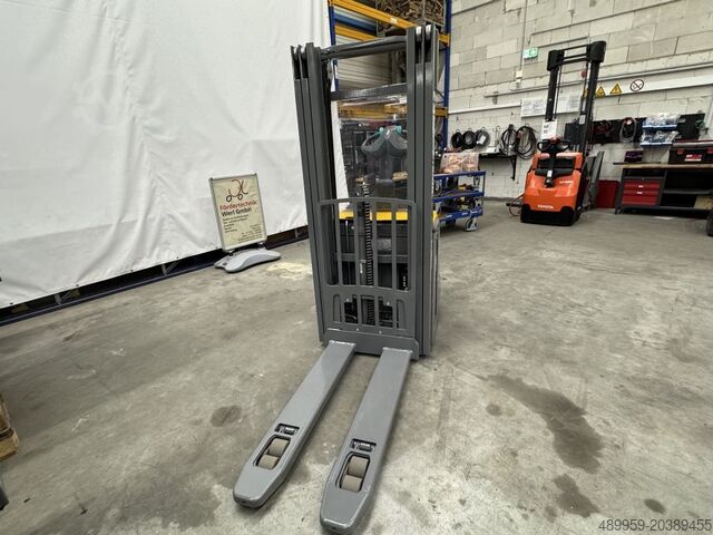 Высокоподъемный грузовик Jungheinrich ERC 214z