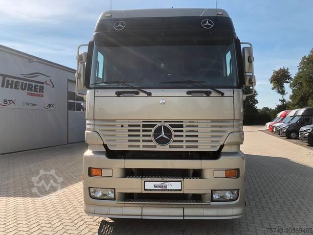 Galvijų vežimo sunkvežimis MERCEDES-BENZ Actros 2635 6 Pferde Roelofsen,