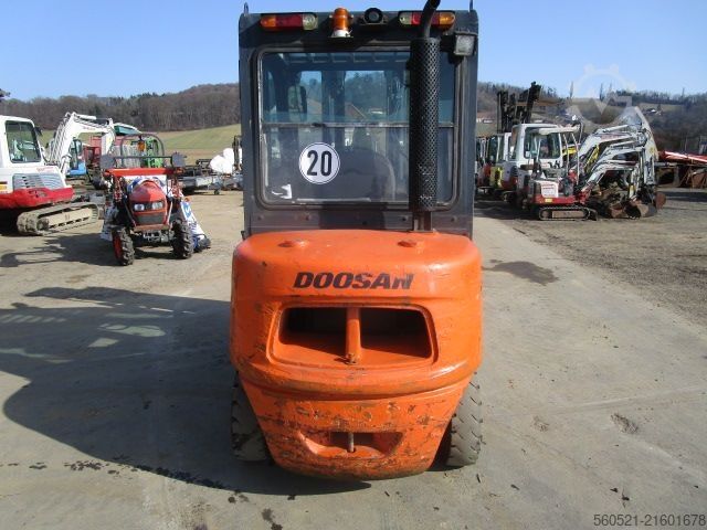 Dizelski viličarji Doosan D35C-5 Triplex-FH 4,9m + Seitenschieber