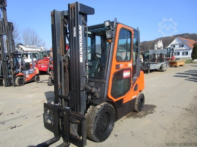 Dizelski viličarji Doosan D35C-5 Triplex-FH 4,9m + Seitenschieber